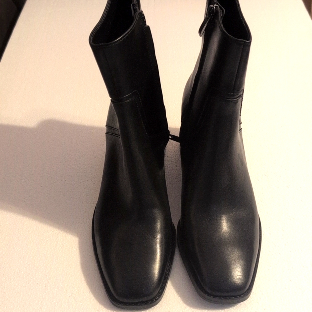 Heel boots